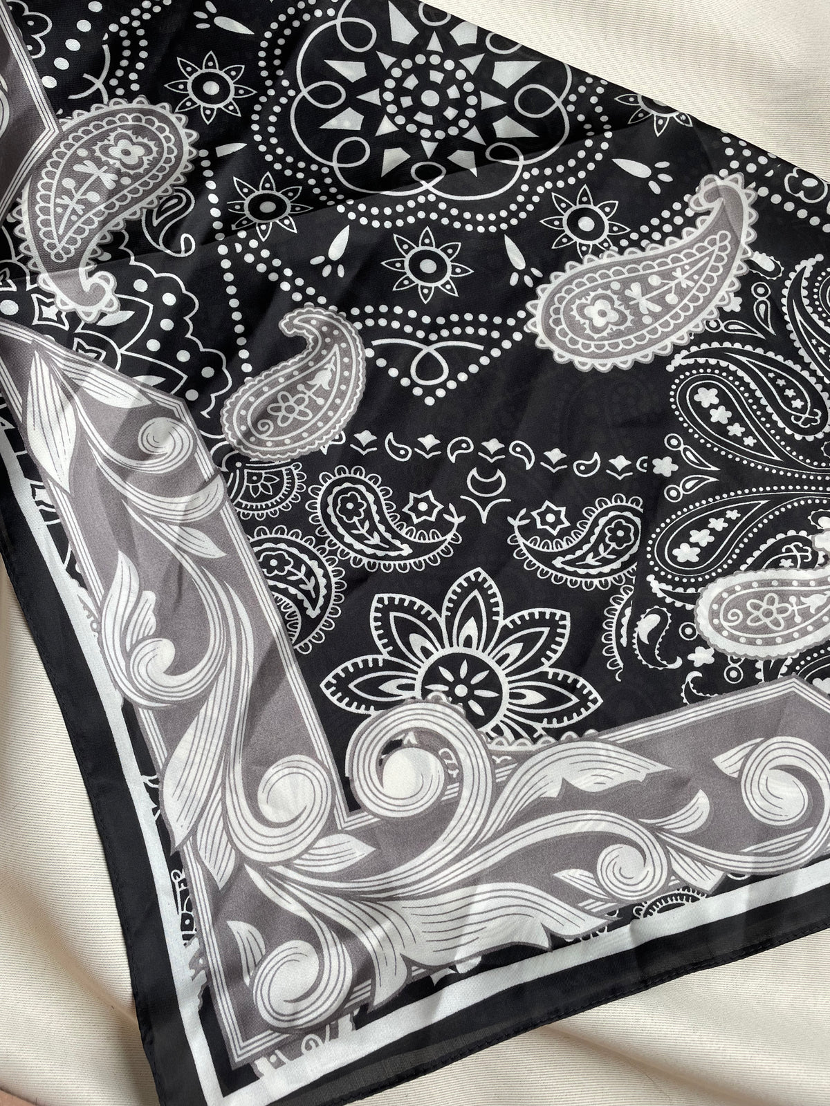 Foulard Barcelone Livaya - Boutique e-shop